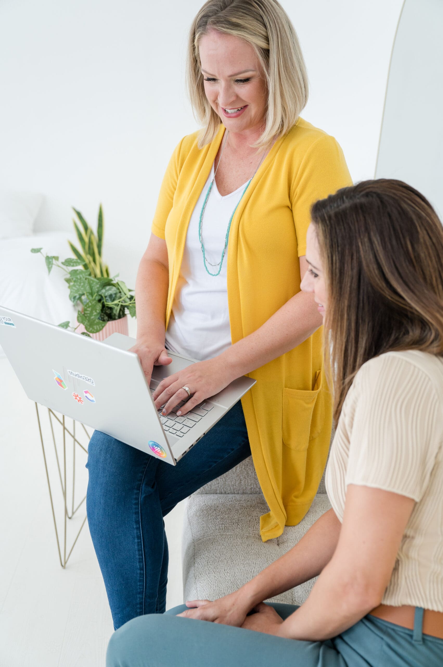 Studio320 founder guiding a client through a Dubsado and automation strategy session on a laptop.